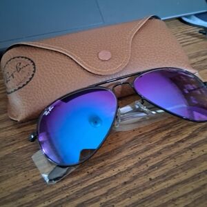 Ray-Ban Aviators w/ Purple/Blue Mirrored LENSES AND A BLACK FRAME. BRAND NEW.